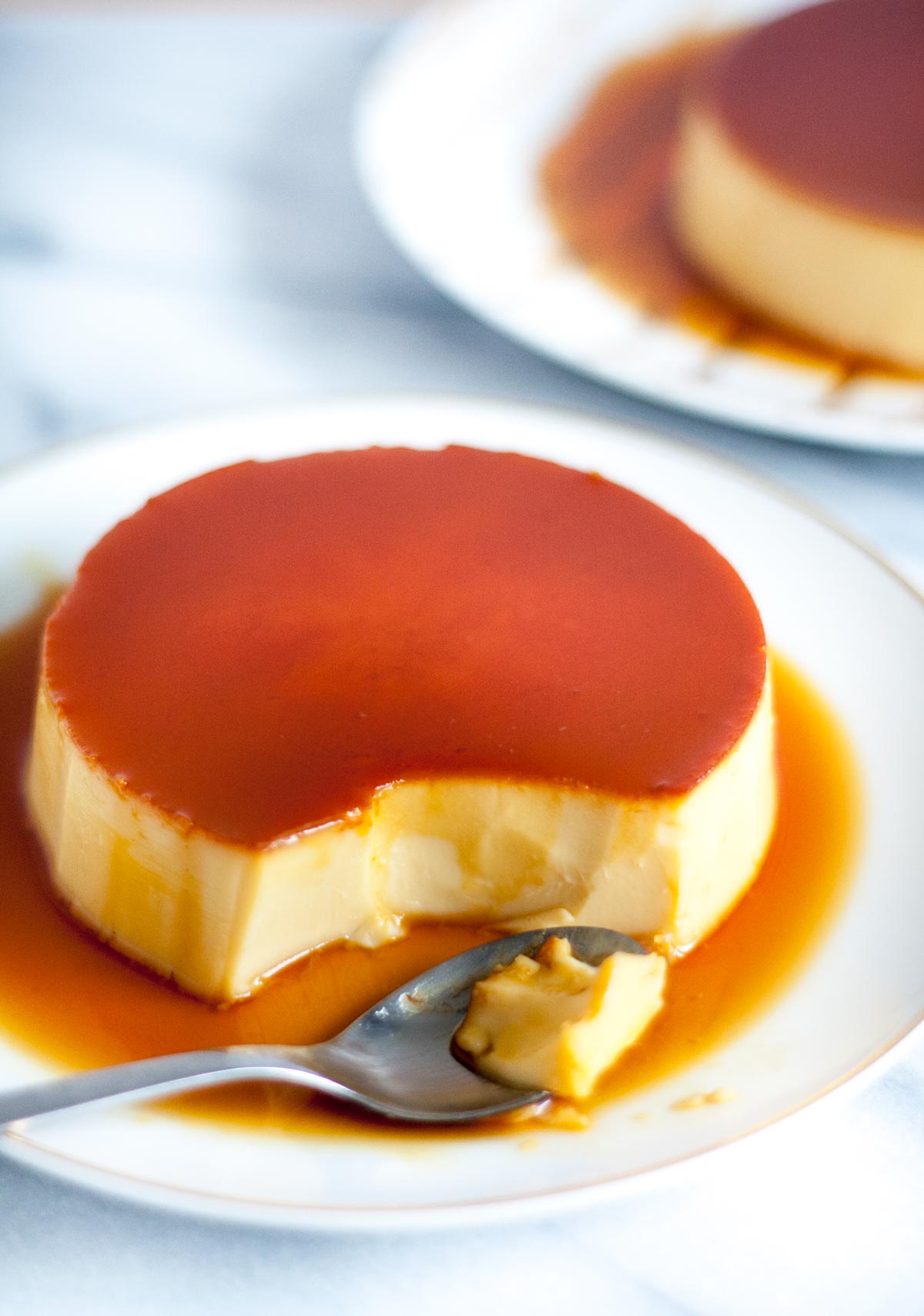 Cream caramel tray and plates